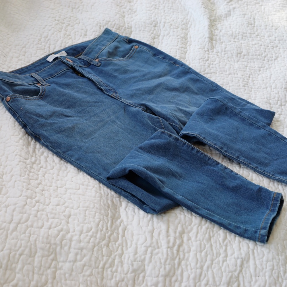 Women Jeans assorted styles & sizes